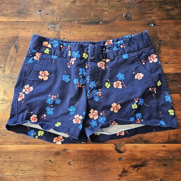 Khakis by Gap Women's Shorts Size 2 Floral Navy Blue City 3 Inch Short Cotton - Picture 2 of 6